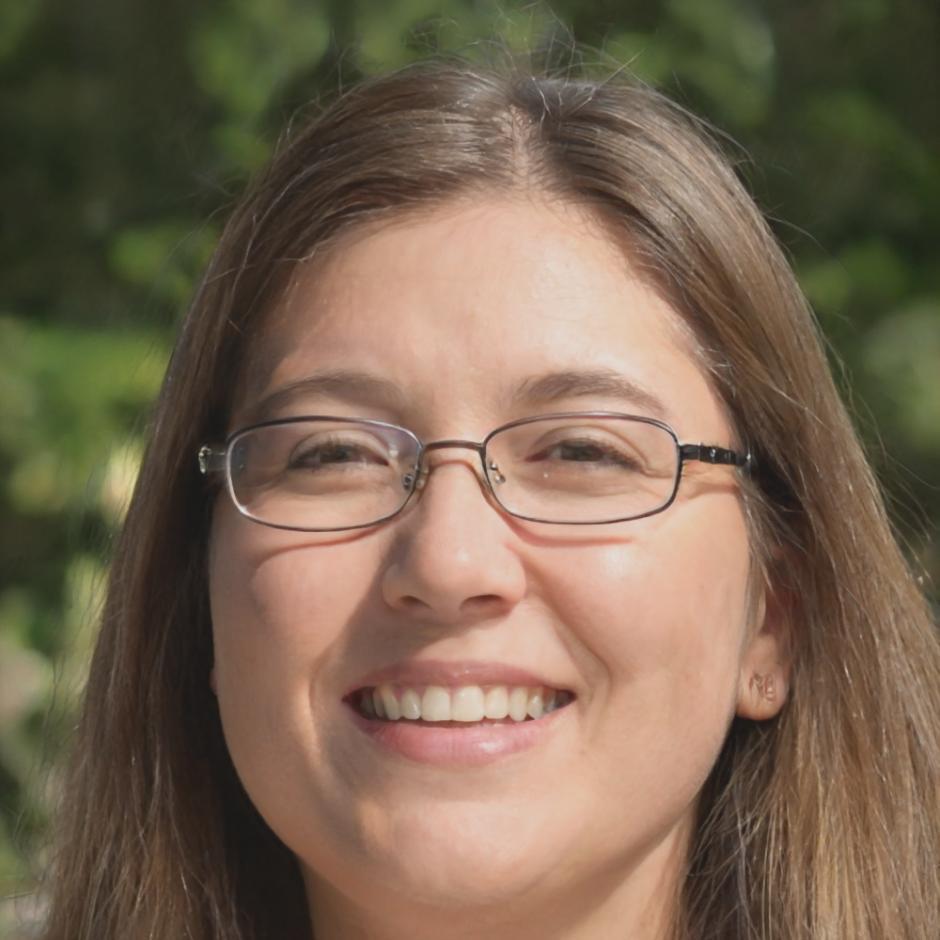 Portrait de Camille Beaumont, formatrice experte en gestion budgétaire